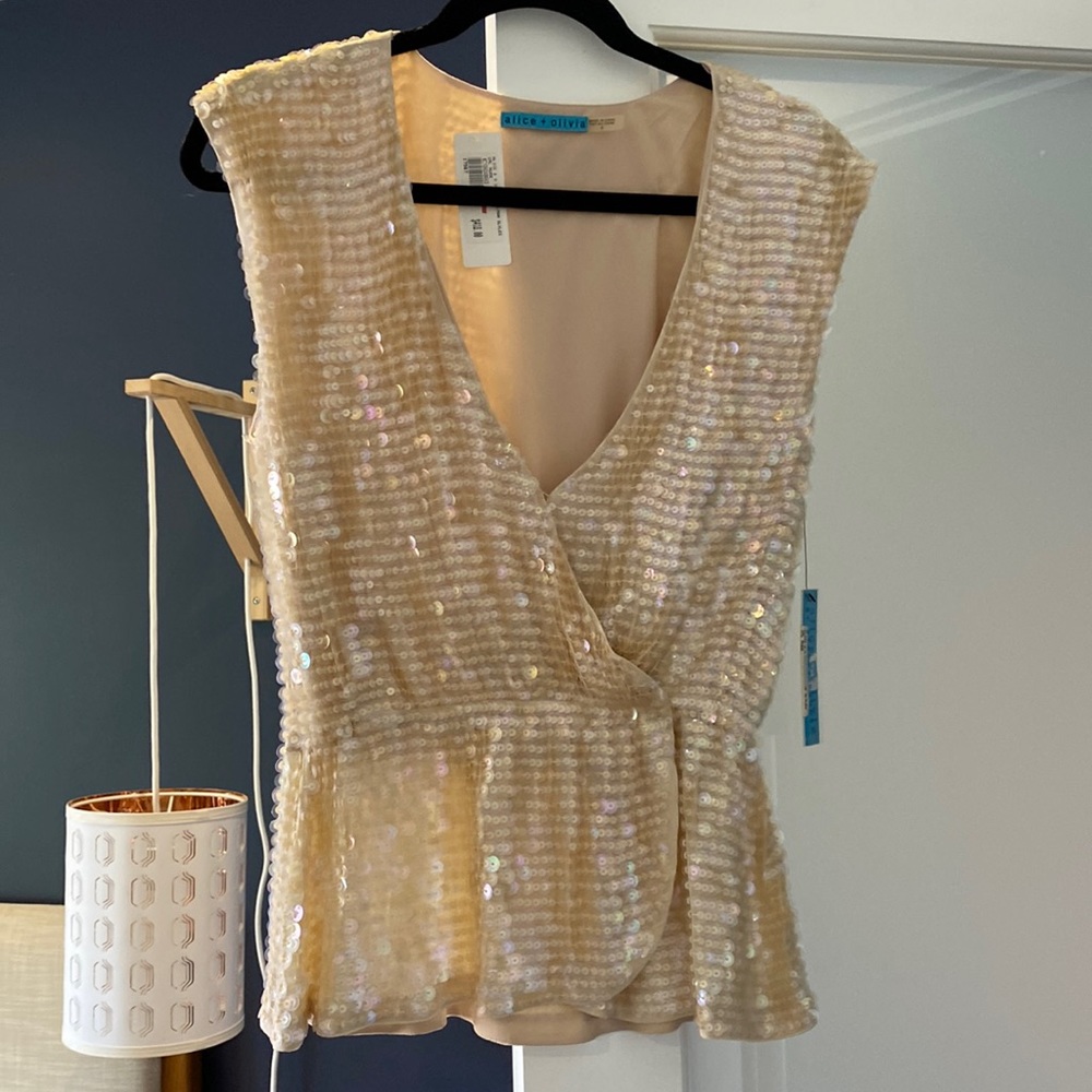 This gorgeous Alice + Olivia sequin top is NWT. Perfect for a fun night out!